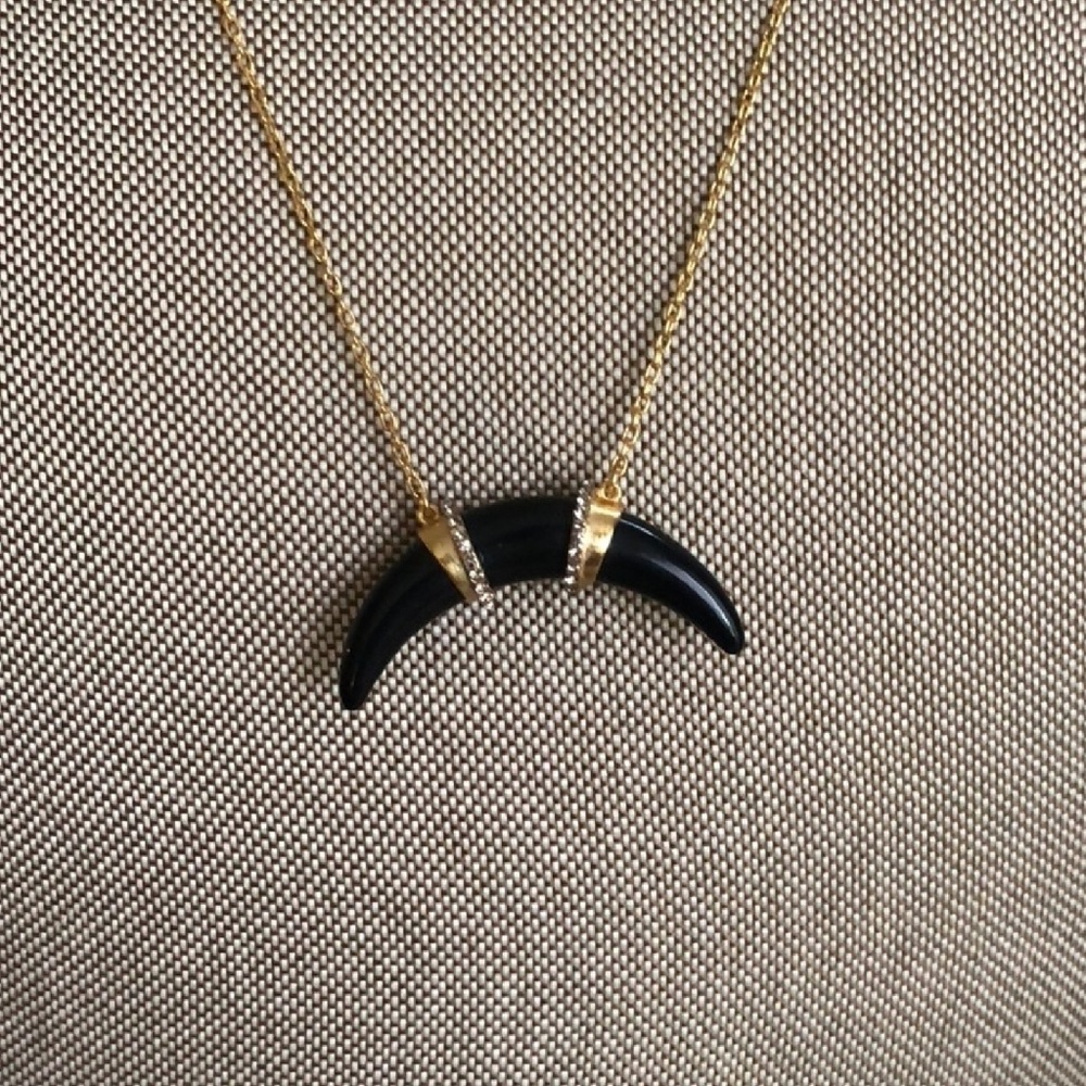 Stella & dot black arc pendant